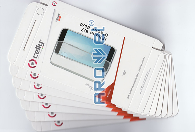 亚游集团SP-9022喷码机在手机外包装盒上赋码