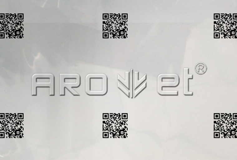 亚游集团A-one四喷头喷码机在PE膜上喷二维码